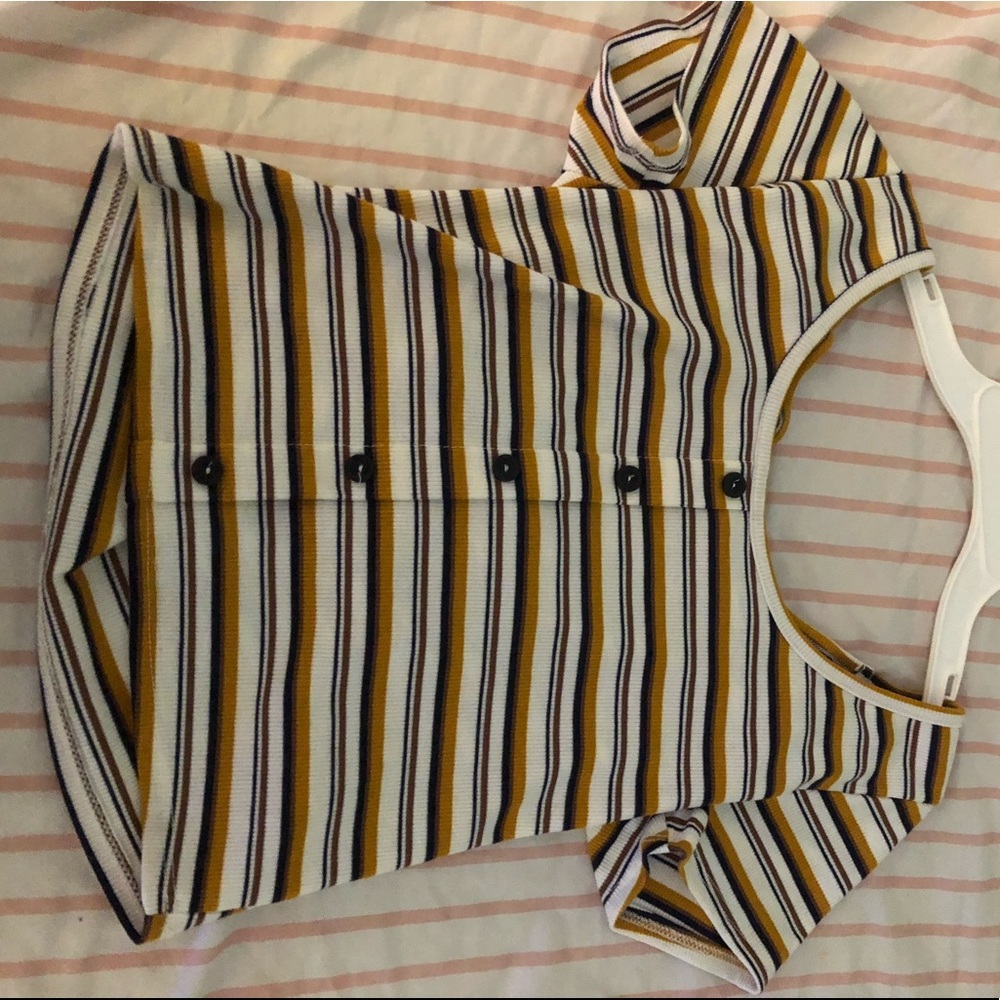 Striped crop top never worn !!